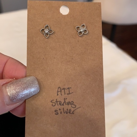 Sterling silver small flower stud cz crystal 925 delicate earrings - Picture 3 of 7